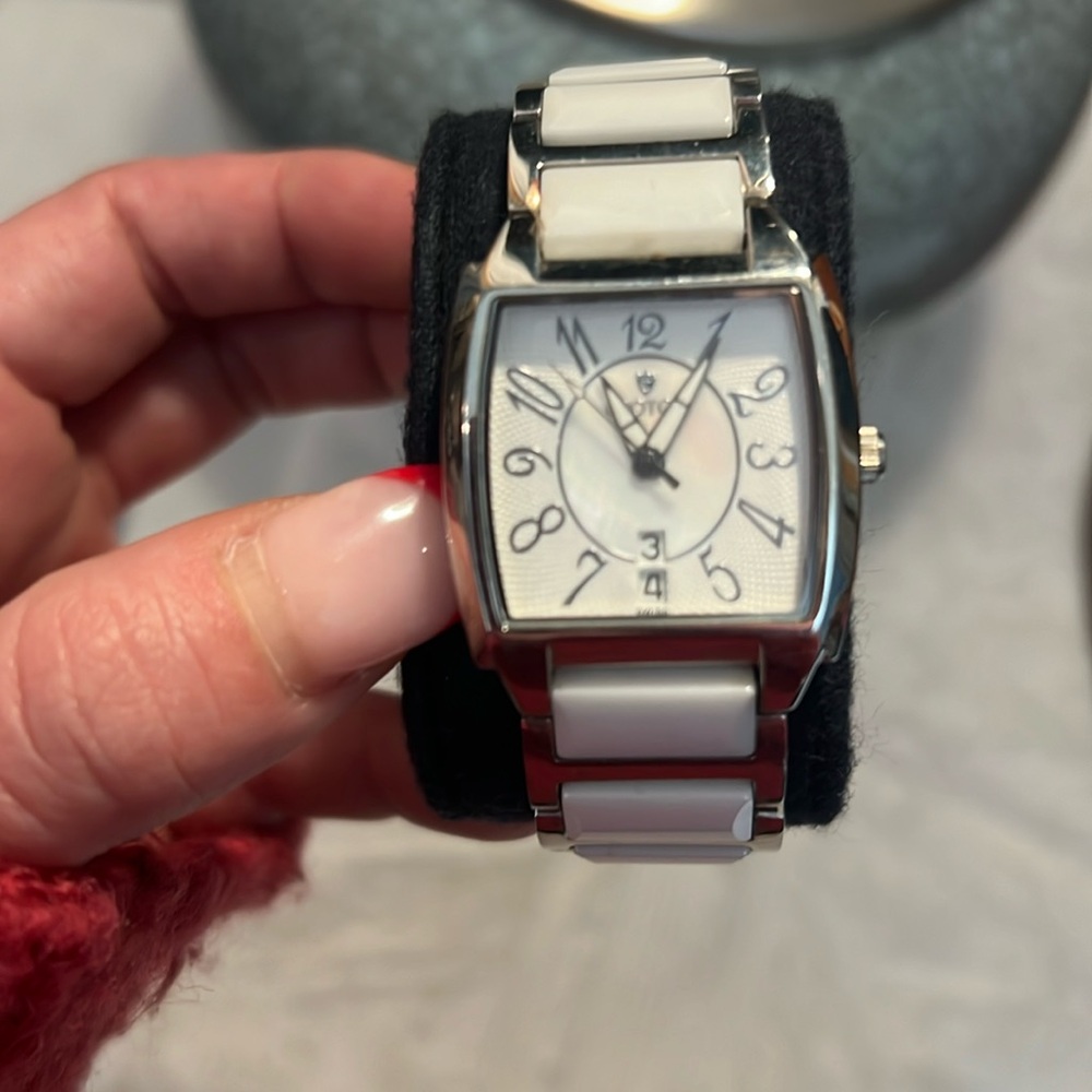 Croton Woman’s Watch Model CN207189 Ceramic & Stainless Steel Quartz